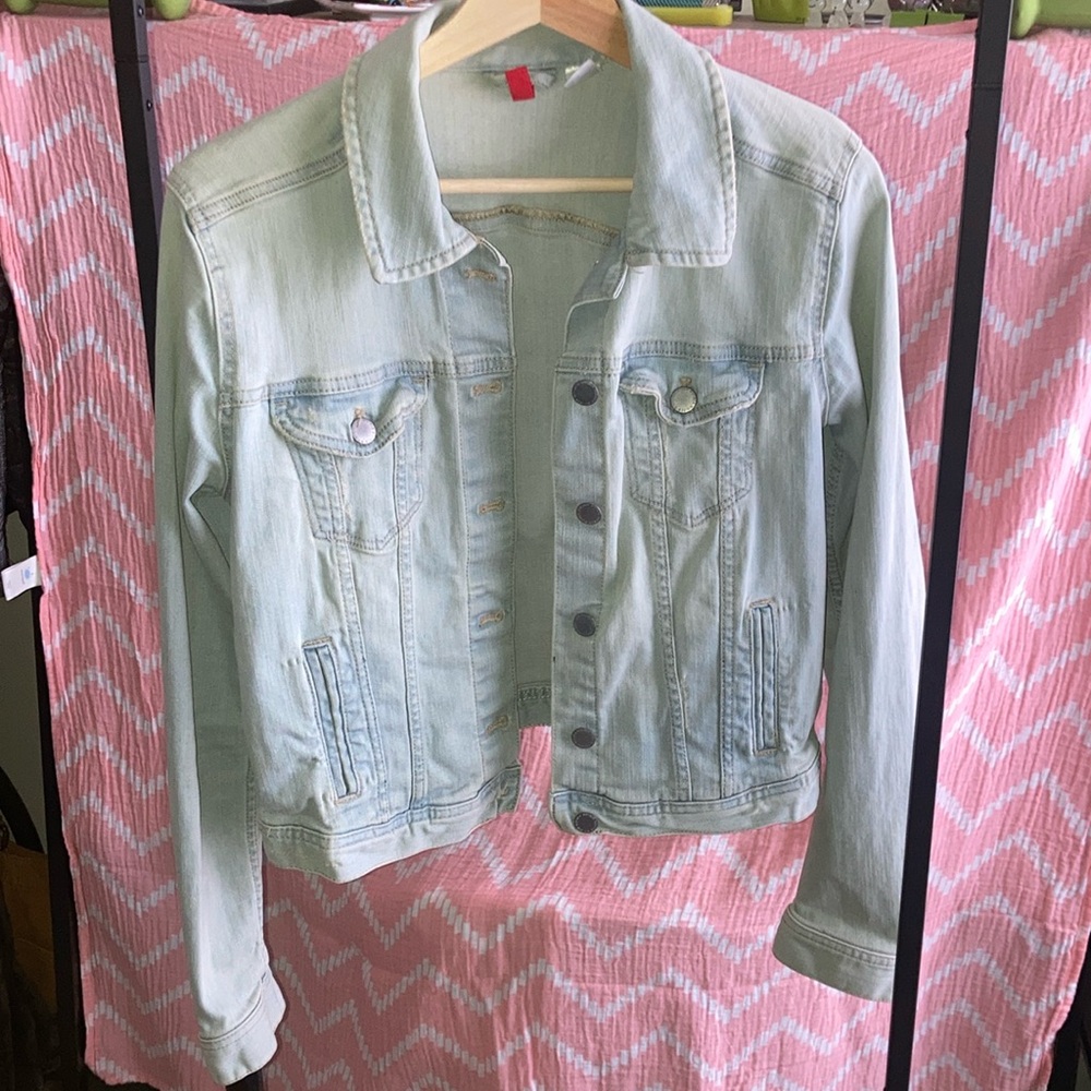 Cute cropped light jean jacket